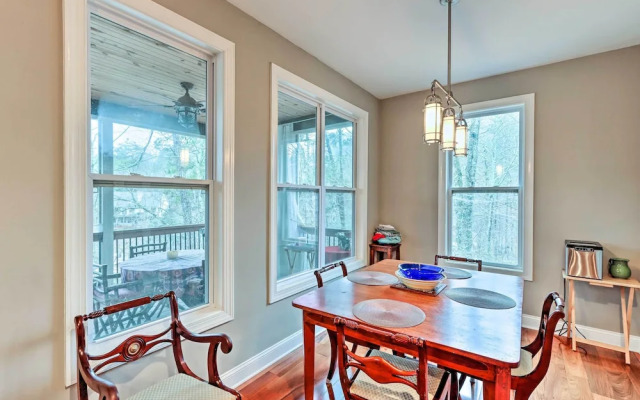 Lake Access: Waleska House w/ Floating Dock!