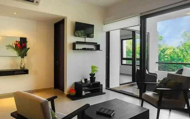 M8 Condo in Tropical Hideaway by Gate48