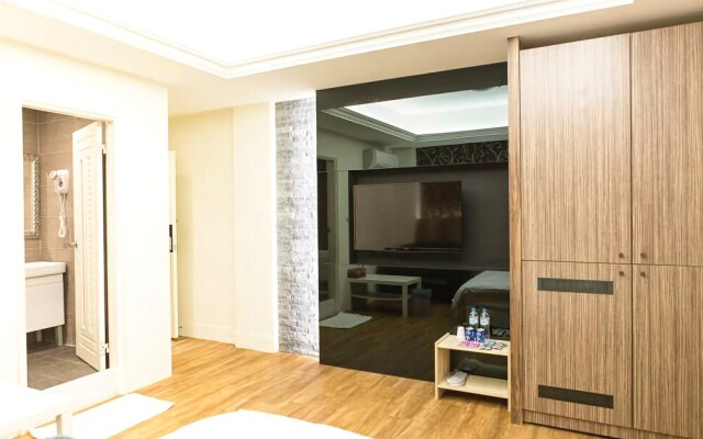 Feng Chia Secret Garden