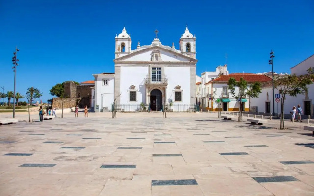 Muralha House