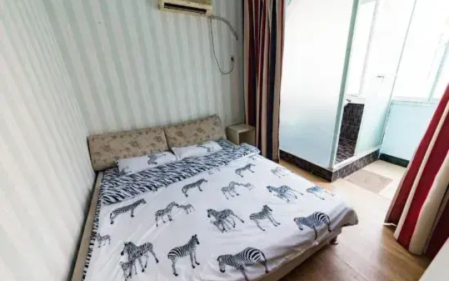 Nanchang Light Blue Homestay (Shuanggang Subway Station Branch)