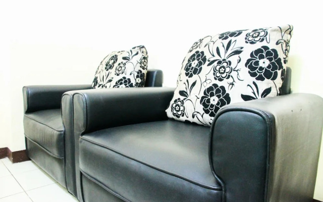 Simply Studio At Green Park View Apartment