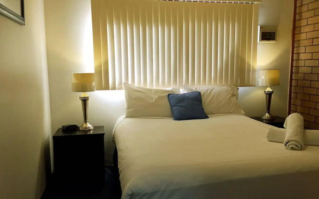 Admiral Motor Inn