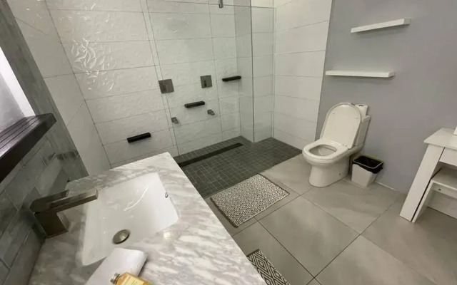 Pool and Jacuzzi Vacation Home