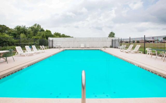 Days Inn by Wyndham Alma