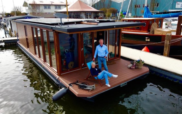 Romantic Luxury Eco-friendly River Front Houseboat