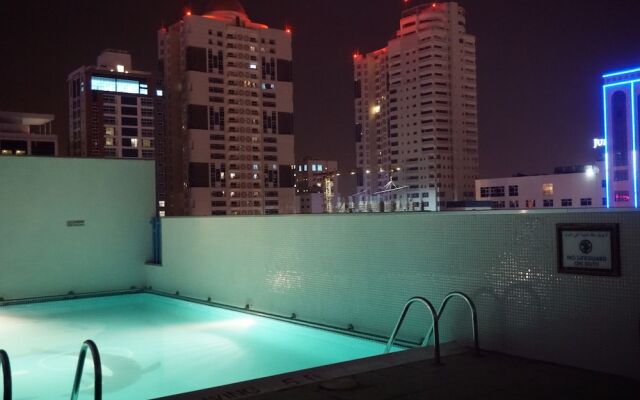 Elite Five Apartments