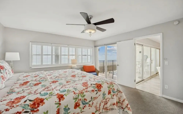 Beach Cottage Look Condo, Ocean View from Spacious Balcony by RedAwning