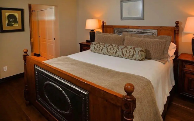 Arrowhead Village Condo - 104 Seasons Lodge