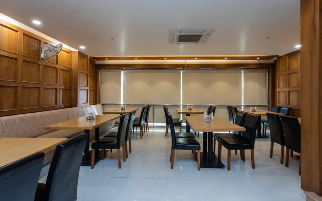 OYO 27658 Hotel New Mohit Regency