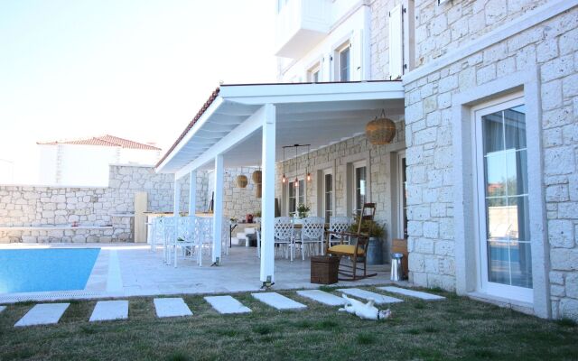 Peremere Alacati Hotel
