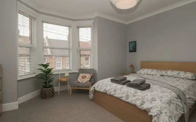 6 Sydney Road