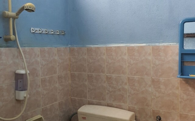 Spot On 89920 Muwaffaq Inn