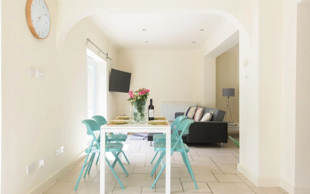 Platinum Apartment Mornington Crescent 9986