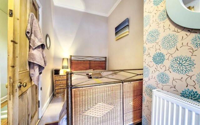 Cute Private Door 2 Bed Apartment on Easter Road