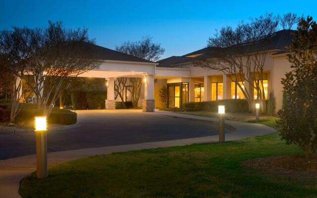 Courtyard by Marriott Addison Midway