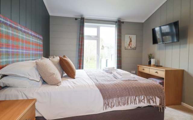6 Meadow Retreat