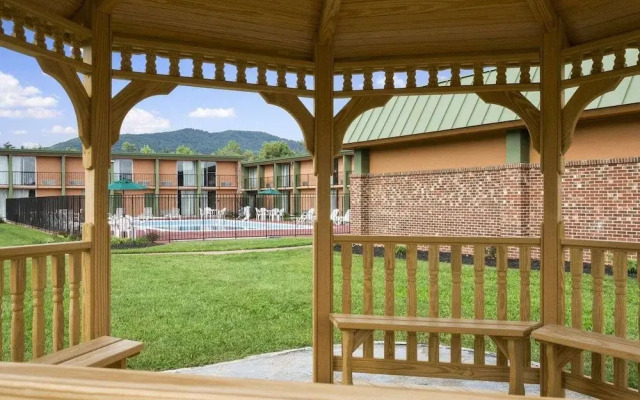 Baymont Inn and Suites Salem Roanoke Area