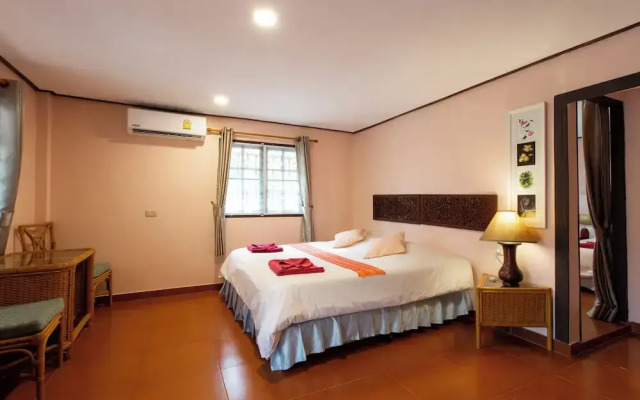 Harry's Bungalows & Restaurant