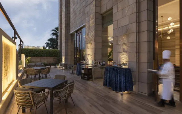 Hilton New Delhi Noida Mayur V