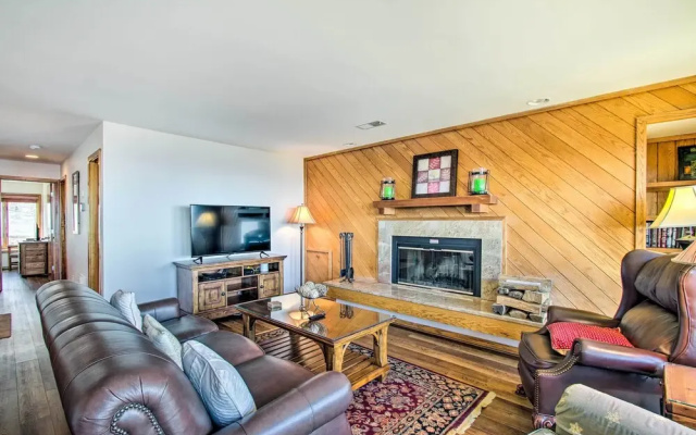 Wintergreen Condo w/ Balcony + Mountain Views!