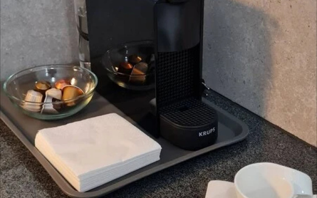 "central Brand New Apartment With Private Parking"