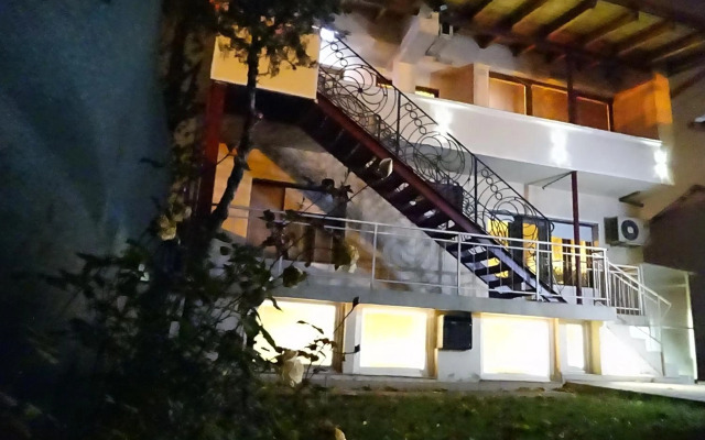 Jasmin White Apartment