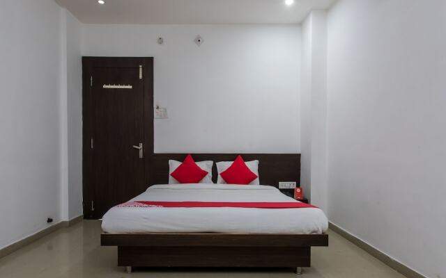 OYO 9969 Hotel Kshipra Dham