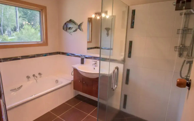 Tasman Hideaway - Marahau Holiday Home