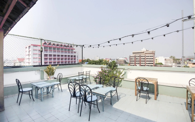 Na Banglampoo Hotel