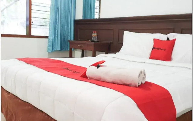 RedDoorz near Bojonegoro Train Station