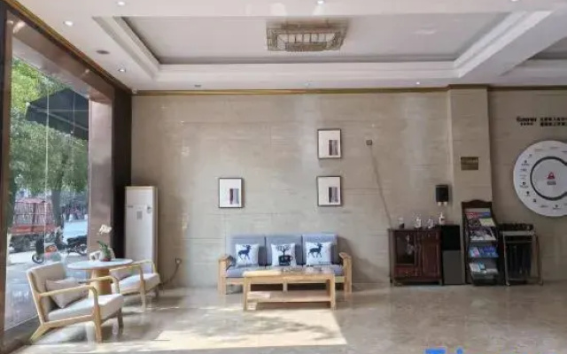Yayue Hotel (Yingjiang Yinghu Park)