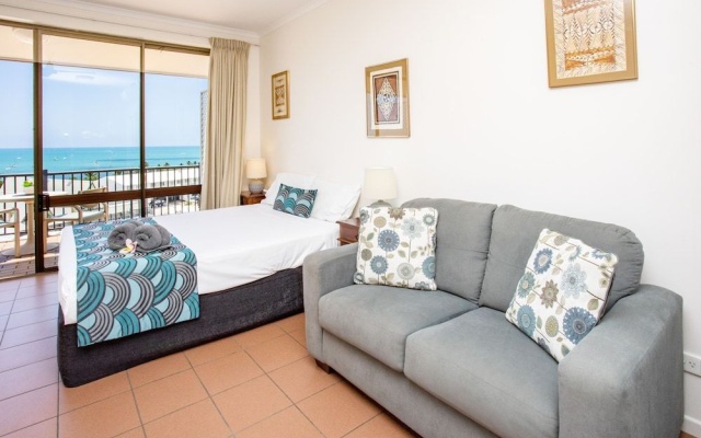 Ocean View 10 A Pool & Spa – Guest Rooms – Airlie Beach