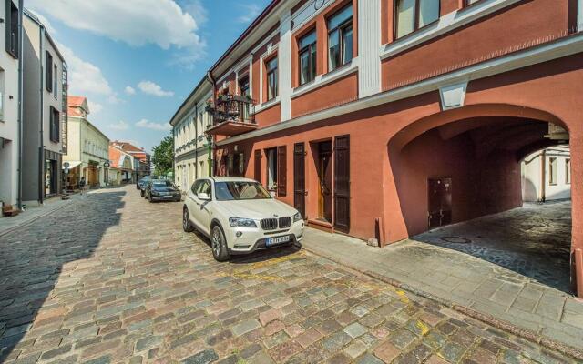 Kaunas Town Hall Apartment 5 by URBAN RENT