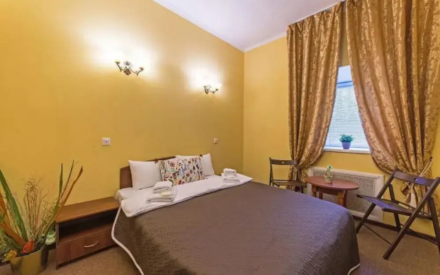 Anichkov Bridge Living Quarters