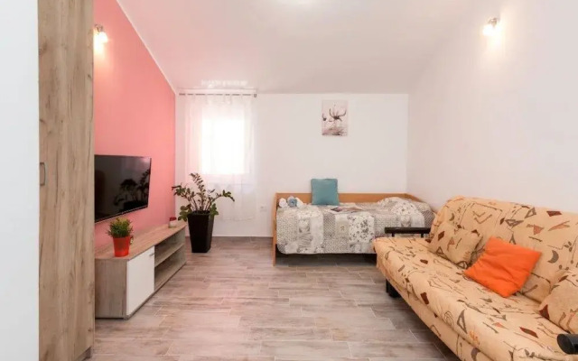 Pleasant Oriana Apartment near Sea