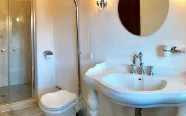 Villa Near Cortona With Pool & Countryside Views