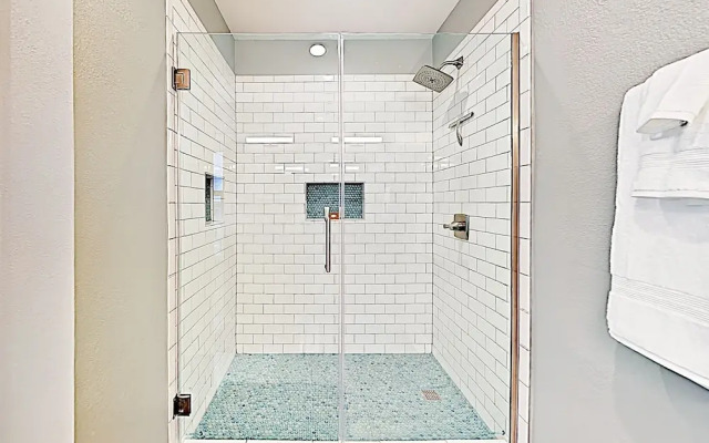 1184 Austin - 3 Br Home