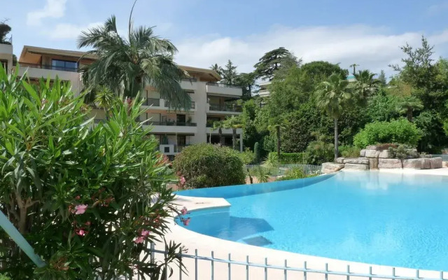 Livia Cannes Prince de Galles PR57