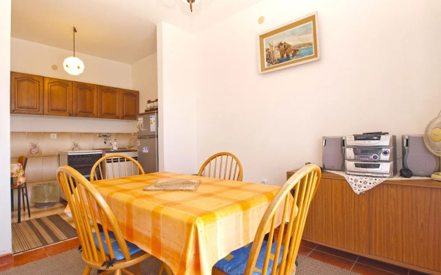 Apartment 1586