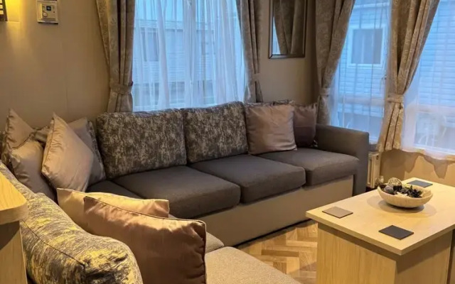 3 Bedroom Stunning Caravan Justin