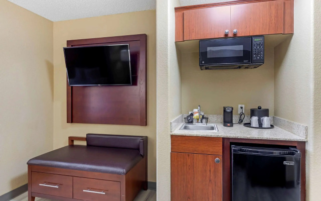 Comfort Suites Lakewood - Denver