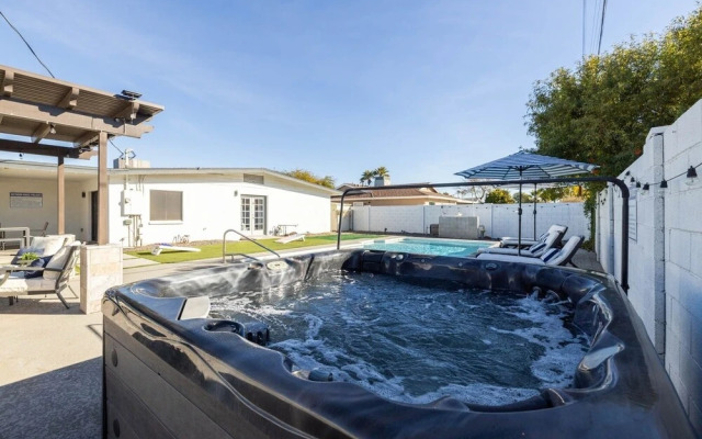 Scottsdale East Osborn 4 Bedroom Home by RedAwning, Scottsdale