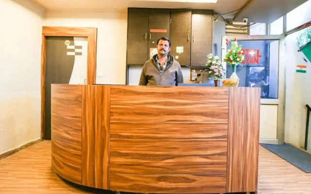 OYO 11427 Hotel Kalyan