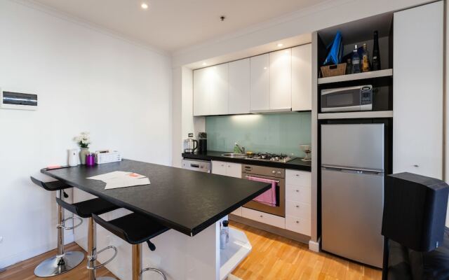 CLAUDE, 2BDR Melbourne Apartment