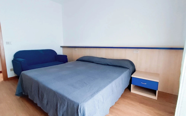 Apartment With Pool Access
