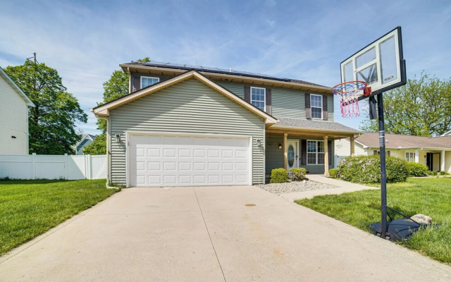 Spacious Champaign Home By University Of Illinois!