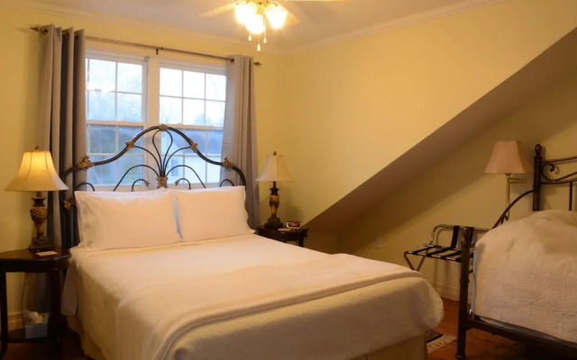 Rose Manor Inn B & B
