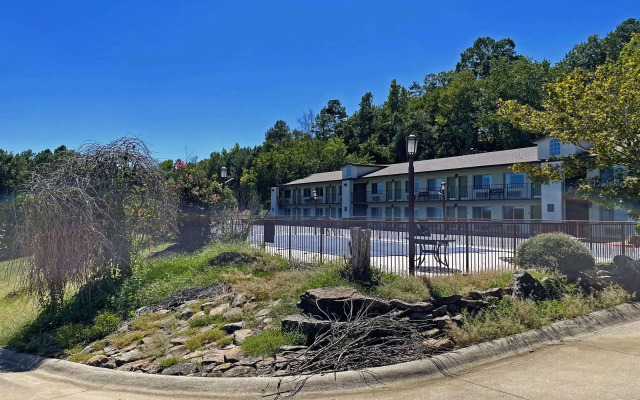 Quality Inn Clinton North