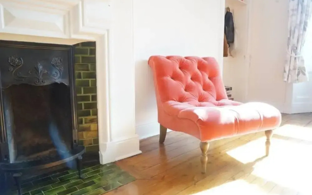 Bright 1 Bedroom Flat in Bonnington